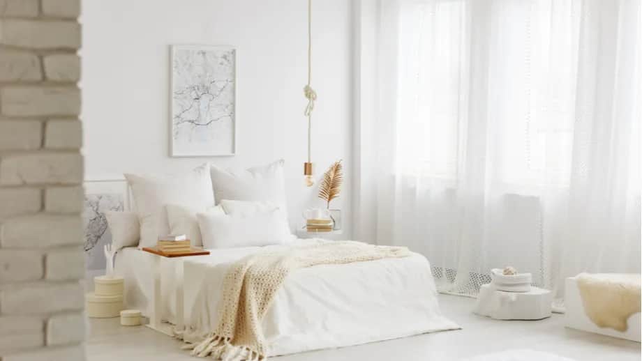 Jakie firanki do sypialni? 8 porad na idealny wybór i aranżację