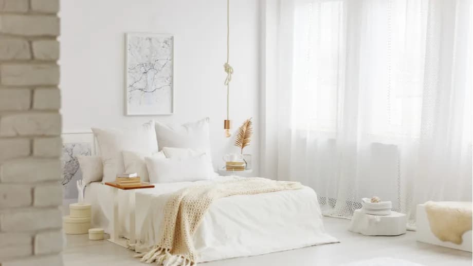 Jakie firanki do sypialni? 8 porad na idealny wybór i aranżację