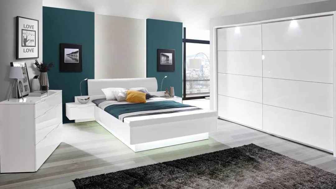 Jakie dodatki do białej sypialni? 10 pomysłów na stylową aranżację