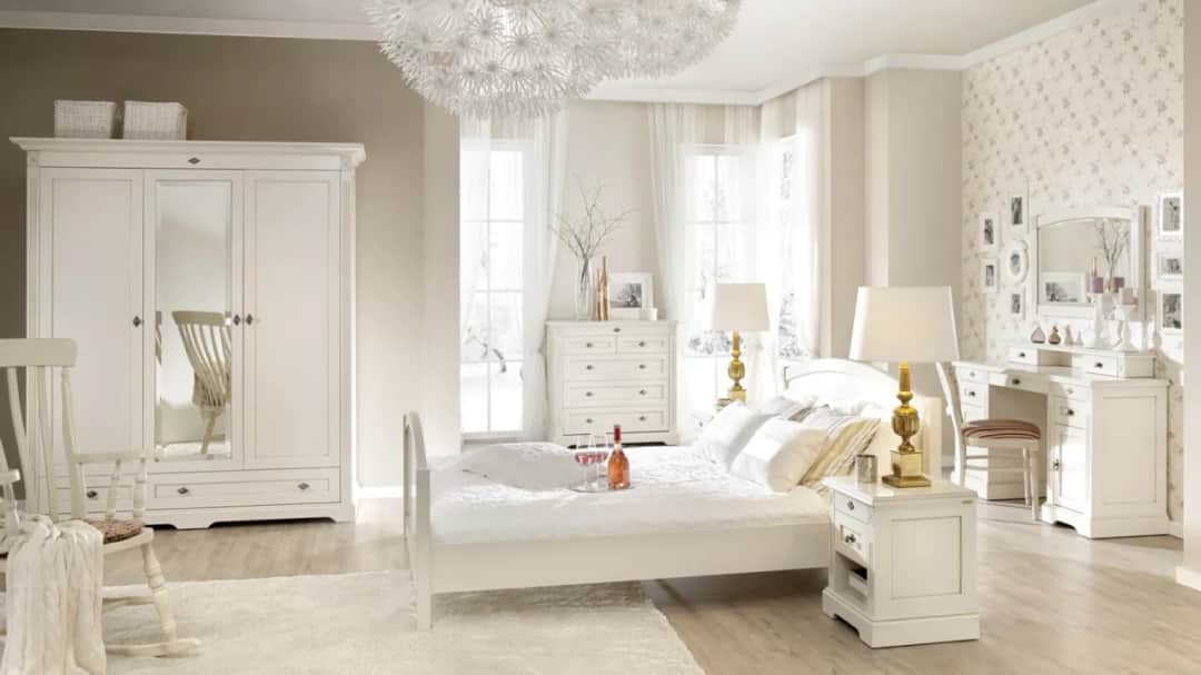 Jakie ściany do sypialni z białymi meblami? 5 najlepszych kolorów